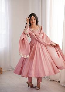 Ensemble trois pièces Anarkali de créateur, élégant, en soie romaine brodée de sequins, réversible, infroissable, séchage rapide, longueur ras du sol - Product Image 3