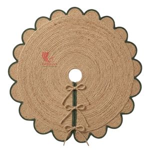Falda Redonda de Yute para Árbol de Navidad con Borde Festoneado, Estilo Tradicional Hecho a Mano con Lazos - Product Image 1