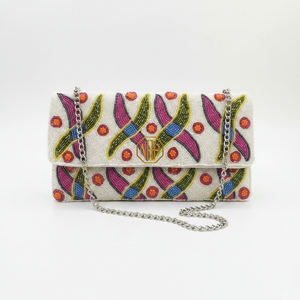 Pochette florale crème perlée avec chaîne dorée – Sac de soirée élégant pour femme - Product Image 3