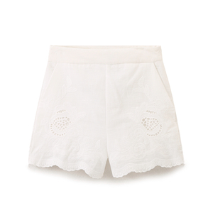 Elegantes Pantalones Cortos Blancos de Satén con Cintura Alta y Diseño Floral Bordado a Mano, Corte Regular, Pantalones Cortos de Verano para Mujer - Product Image 3