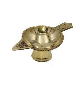 Diya à huile en laiton antique Lakshmi, orné d'une plaque arrière en forme de couronne Tirupati Balaji, idéal pour la décoration traditionnelle de la maison, au prix de gros - Product Image 4