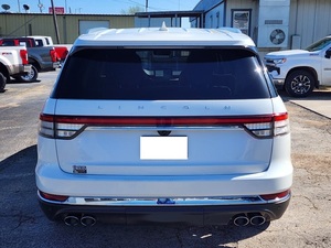 Offre exceptionnelle : Lincoln Aviator Réservoir AWD d'occasion 2021 - Product Image 5