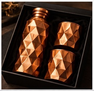 Juego de botella y vasos de cobre trenzado artesanal indio con caja de regalo, regalo empresarial de lujo portátil - Product Image 4