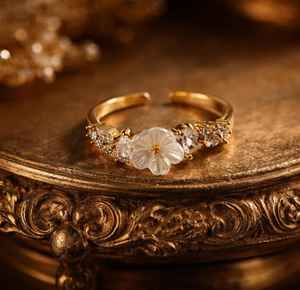 แหวนเงินแท้ 925 ประดับเพทายรูปดอกไม้ ชุบทอง 14K ประดับโอปอล คริสตัลรูปดอกไม้ ดีไซน์เรียบหรู ปรับขนาดได้ ของขวัญสำหรับเธอ - Product Image 1