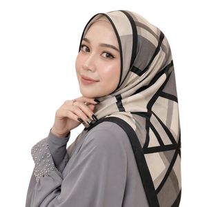 Écharpe imprimée en viscose noire et blanche pour femme, motif géométrique moderne, châle léger et doux, étole élégante et tendance - Product Image 2