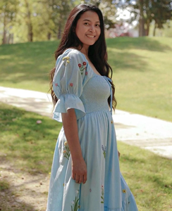 Vestido midi azul cielo con diseño de flores silvestres y bordado delicado, elegante, con mangas abullonadas, estilo Cottage Core, corte en A. - Product Image 3
