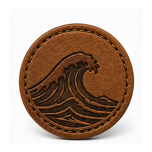 Écussons en cuir personnalisés avec logo en relief, qualité supérieure, accessoires pour vêtements, vente en gros directe usine - Product Image 1