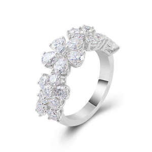 Bague en argent 925 avec moissanite, cadeau de fiançailles et de mariage, plaqué rhodium, sertissage pavé, design unique en forme de fleur, bijoux fins pour femmes - Product Image 2
