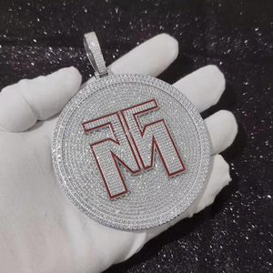 Pendentif en argent 925 plaqué rhodium avec diamant et lettre TM encadrée de rouge, style hip-hop, breloque thématique pour homme - Product Image 5