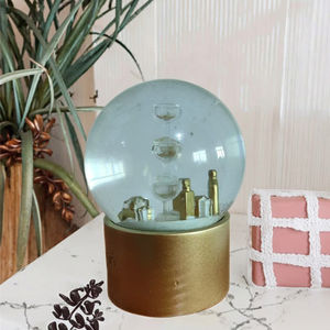 Figurines de jouets artistiques en résine miniature personnalisées <span class=keywords><strong>Hello</strong></span> <span class=keywords><strong>Kitty</strong></span>, faites à la main, mignonnes, globe à neige, musique, lumières, décoration intérieure, globe à eau - Product Image 2