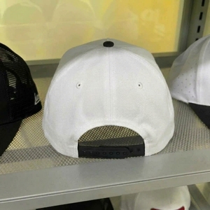 หมวกเบสบอล 5 แผงแบบสั่งทำ OEM ปักลายแบบทอ ขอบโค้งสำเร็จรูป ปิดด้วย Snapback  ขั้นต่ำในการสั่งซื้อน้อย ผู้ผลิตเครื่องประดับศีรษะ ODM - Product Image 6