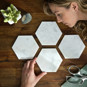 Sous-verres et tapis octogonaux en bois faits à la main, design champêtre, écologiques, diamètre personnalisé - Collection artisanale - Product Image 1