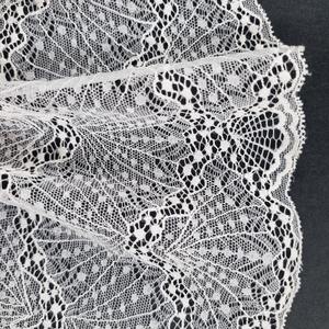 Tela de Encaje Elástico con Diseño Floral y Borde Festoneado de 16.5 cm de Ancho, Ligera y Elástica para Lencería, Vestidos y Decoración Nupcial - Product Image 2