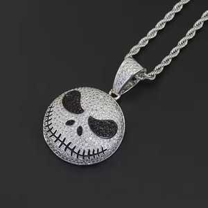 Pendentif plaqué or tendance avec visage orné de diamants, breloque élégante, bijoux unisexe pour un style streetwear moderne - Product Image 3