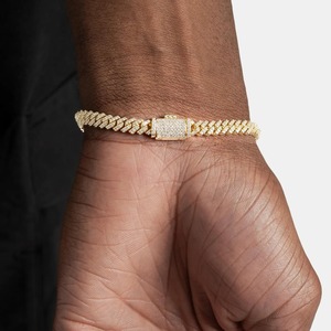 สร้อยข้อมือ ICEQ JEWELLERY รุ่น Luxury Iced Cuban Link แบบ Unisex ประดับเพชร VVS Moissanite ตัวล็อคแบบ Pave ชุบโรเดียม เงินแท้ 925 สไตล์ฮิปฮอป - Product Image 1