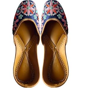 Sandalias Khussa Tradicionales Punjabi Hechas a Mano en Varios Colores para Bodas al Aire Libre, Antideslizantes y Planas - Product Image 1