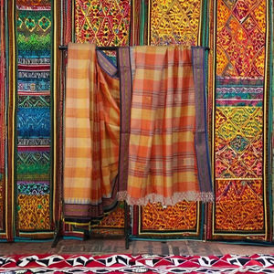 ผ้าไหมคอตตอนลายตารางหลากสี |   ขอบตัดกันแบบคอนทราสต์ |   ชุดประจำชาติอินเดียแบบดั้งเดิม |   งานแต่งงานสไตล์งานรื่นเริงแบบสวมส่าหรี - Product Image 6