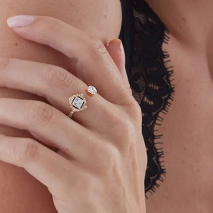 Bague de fiançailles pour femme en or massif 18 carats avec diamant taille princesse, style géométrique classique, plaqué or rose - Product Image 1