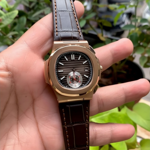Montre de luxe carrée en or rose, quartz, 44 mm, verre brun, cristal, acier inoxydable, bracelet en caoutchouc, édition limitée pour femmes, design de créateur - Product Image 3