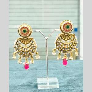 Elegantes pendientes colgantes de Kundan y cuentas chapados en oro, joyería de declaración tradicional para bodas, ropa festiva y trajes étnicos - Product Image 1