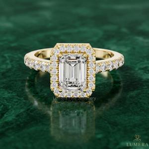 Anillo de Compromiso de Lujo en Oro Amarillo de 14K con Corte Esmeralda y Halo de Diamantes Blancos Cultivados en Laboratorio, Certificado IGI VVS1, Joyería Fina para Mujer - Product Image 1
