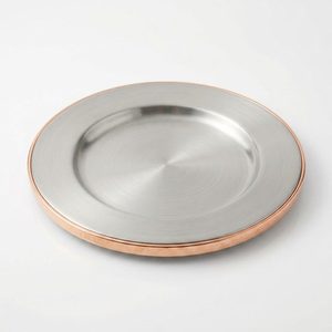 Assiette à dîner artisanale en acier satiné SS304 avec bordure en cuivre, 27 cm, bande en cuivre Tamra pour la décoration de la maison, utilisation hôtelière, style design moderne - Product Image 3