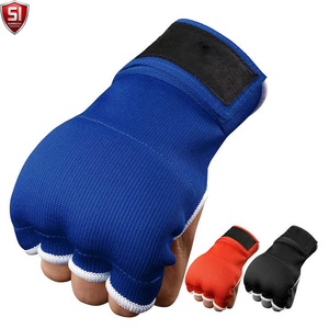 Gants de boxe ajustables de haute qualité avec rembourrage intérieur EPE, bandages de main MMA, équipement personnalisable avec logo, rembourrage EPE, fermeture auto-agrippante - Product Image 1