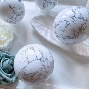 Sphère en howlite blanche naturelle polie de haute qualité 5-7 cm, pierre de guérison pour la méditation, le Reiki, la décoration intérieure, vente en gros - Product Image 5