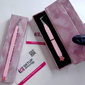 แหนบดัดขนตา GETUP BROSONS IMPEX รุ่น Precision Perfect Grip สีชมพูเคลือบผง โค้งงอ 90 องศา/โค้งยาว ลายดอกลิลลี่ สแตนเลส - Product Image 6