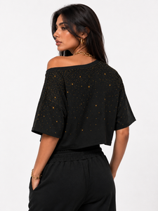 Camiseta de mujer asimétrica con pedrería, de moda, con hombros descubiertos, manga corta, para todas las estaciones, estilo glamuroso, con logo personalizado, top corto, para fiesta, color negro. - Product Image 2