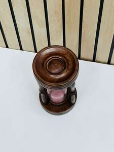 นาฬิกาทรายไม้ขนาด 5.75 นิ้ว พร้อมทรายสีชมพู |   นาฬิกาทรายตกแต่งโต๊ะงานวันเกิดลายกากบาทสไตล์เรียบง่าย - Product Image 5