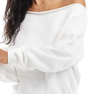 เสื้อสเวตเชิ้ตสไตล์นักศึกษาหญิง แขนยาว ผ้าขนสัตว์ ใส่สบาย ทรงหลวม แฟชั่นลำลองสำหรับผู้หญิง เหมาะสำหรับใส่ในชีวิตประจำวัน - Product Image 4