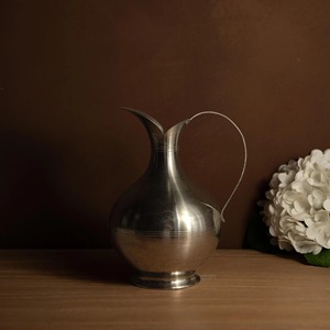 Pichet artisanal en acier inoxydable argenté, design classique, grande capacité, idéal pour la maison, les dîners et les fêtes, fabriqué en Inde - Product Image 1