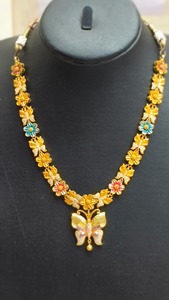 Collar de Mariposa de Oro Sólido de 22k para Mujer, Diseño Floral Colorido con Esmalte Meenakari, Joyería Auténtica de Oro Amarillo - Product Image 2