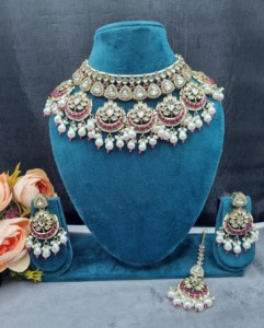 Collier élégant à motif Chandbali avec boucles d'oreilles et mangtika pour femmes, ensemble de bijoux ethniques traditionnels pour réceptions, fabriqué par un fabricant. - Product Image 2