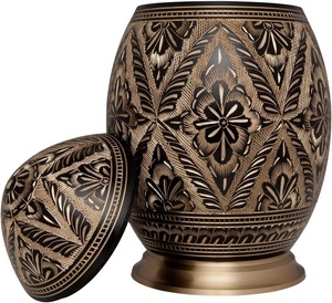 Urna gótica de metal con diseño de pétalos tallados, acabado en plata antigua, florero decorativo conmemorativo con tapa segura - Product Image 5