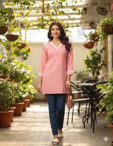 Nouveautés : collection de tops-tuniques en coton de qualité supérieure avec imprimés et détails en dentelle, fournisseur de Surat, achats en ligne en Inde - Product Image 2
