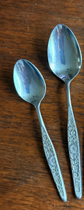 Ensemble de cuillères à salade en métal argenté décoratif avec motif floral en relief, qualité supérieure, design portugais, vente en gros - Product Image 2