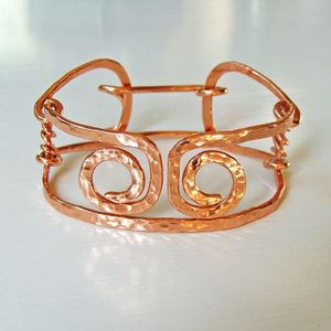 Brazalete Unisex Ajustable con Diseño Floral Grabado y Patrón de Flores Botánicas Estampadas - Product Image 5