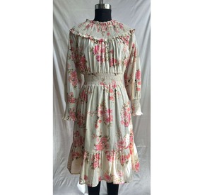 Blusa Blanca con Estampado Floral Rosa, Viscosa y Lino, Cuello con Volantes y Puños Ahumados, Compra Directa del Proveedor - Product Image 2