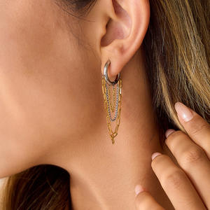 Pendientes de Aro Minimalistas de Acero Inoxidable con Borlas Doradas al por Mayor - Product Image 3