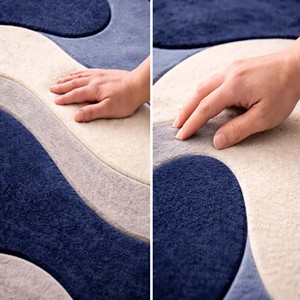 Alfombra abstracta azul y blanca de forma irregular, de lana suave, hecha a mano, moderna, para sala de estar, dormitorio, decoración única para el hogar. - Product Image 3