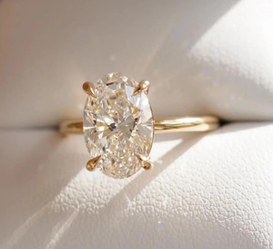 Anillo de Compromiso con Corte Ovalado Certificado por IGI, Moissanita, Chapado en Oro de 14K, Oro Amarillo, Engaste de Puntas, Anillo de Boda Solitario para Mujer - Product Image 3
