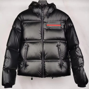 Fabricant OEM de vestes matelassées noires brillantes personnalisées pour l'hiver, manteaux matelassés chauds à capuche pour hommes, parka imperméable - Product Image 1