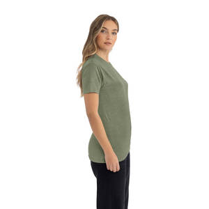 เสื้อยืดเปล่าสีเขียวมะกอก รุ่น Level 6210 สำหรับทุกเพศ ผลิตจากผ้าฝ้าย 100% เนื้อผ้าพรีเมียม ระบายอากาศได้ดี เป็นมิตรต่อสิ่งแวดล้อม เหมาะสำหรับเสื้อผ้าแบรนด์ส่วนตัว - Product Image 6