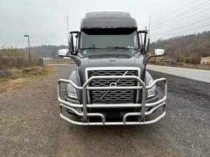 Camion tracteur poids lourd 6x4 diesel commercial pour le transport logistique et les services de transport de conteneurs - Product Image 1