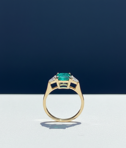 Anillo de Diamante de 2.60 Quilates Creado en Laboratorio, Certificado IGI, Anillo de Compromiso de Oro Amarillo con Corte Esmeralda y Trilliant, Joyería - Product Image 4