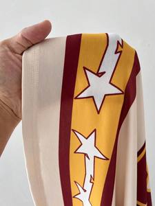 Camiseta de Fútbol Americano a la Moda para Mujer, Cuello en V, Manga Corta, Estampado Digital, Holgada, Estilo Baloncesto, Proveedor OEM - Product Image 2