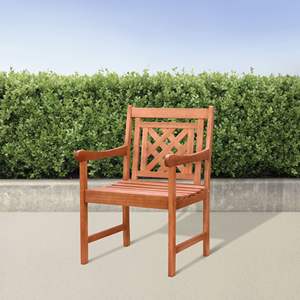 Siriana marrone rossastro in legno tropicale Patio poltrona eleganti sedie da giardino - Product Image 1