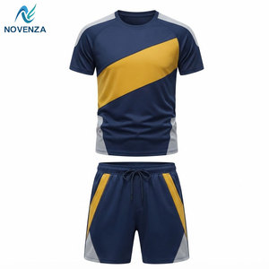 Ensemble t-shirt et short légers pour homme, parfait pour les tenues décontractées d'été, les activités de plein air et les tenues confortables et relaxantes au quotidien - Product Image 1
